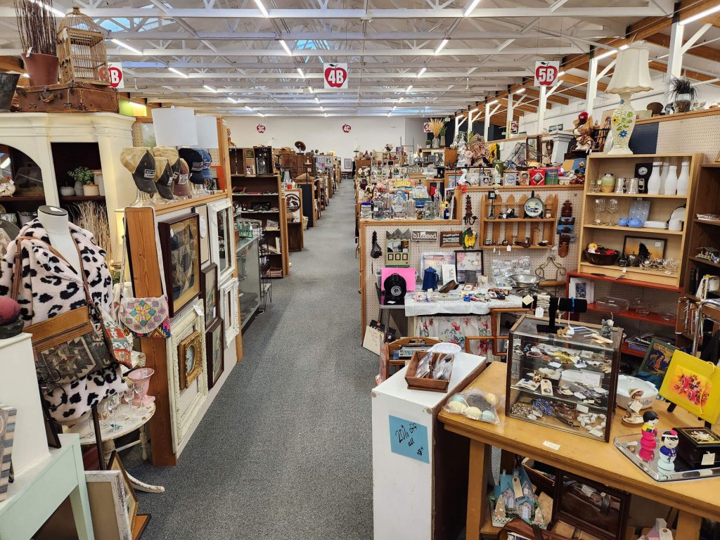 Annie Antique Gallery in Cashmere